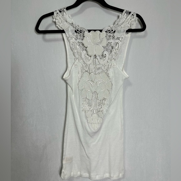 Free People Tops - Free People ribbed white fitted tank with crochet lace flowers - small